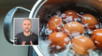 Chef revela el truco para cocer huevos sin que se rompan.