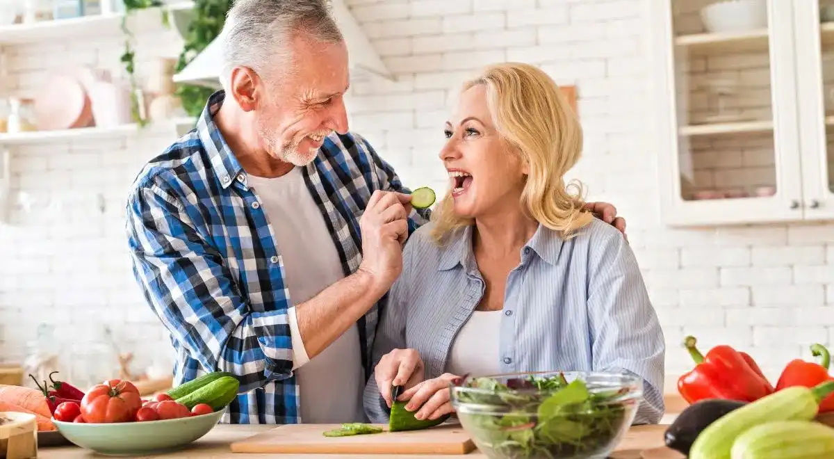 Evita estos 5 alimentos si ya pasaste los 65 años, según expertos