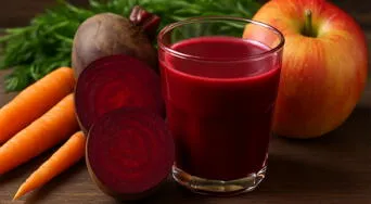 Bebida natural 3 en 1: La receta con beterraga, zanahoria y manzana que mejora tu piel, tu sangre y tu digestión