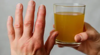 ¿Dolor en las articulaciones? La bebida natural que recomiendan los expertos para aliviar el dolor y fortalecer los huesos