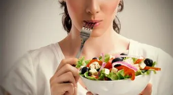 Colesterol alto: qué alimentos evitar y cuáles incluir para mantenerlo bajo control