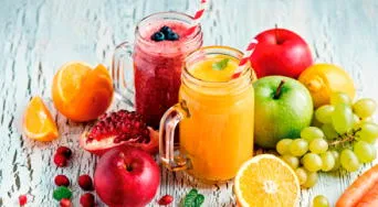 El batido natural que mejora la memoria y refuerza los huesos, según expertos