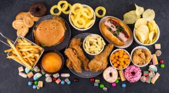 Los efectos de los alimentos ultraprocesados en la salud infantil, según una nutricionista