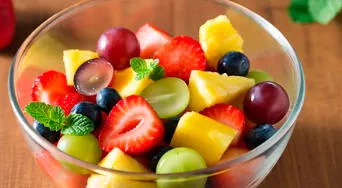 ¿Sufres de estreñimiento? Esta fruta ayuda como laxante natural y favorece el tránsito intestinal, según expertos