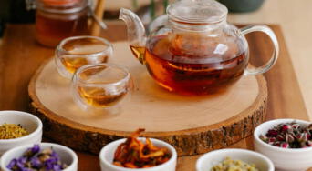 Tres infusiones naturales que ayudan a cuidar la salud del hígado, según expertos