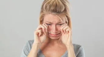 ¿Te dan ganas de llorar y no sabes por qué? Esto revela tu estado emocional, según la psicología