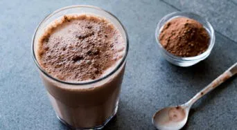 Licuado de proteína con avena y cacao: la receta ideal para ganar masa muscular y aumentar tu fuerza