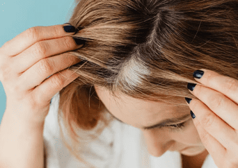 El secreto casero para borrar las canas y devolverle el brillo natural a tu cabello, según de expertos