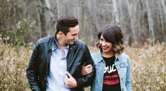 Ghosting, love bombing y más: así es el nuevo lenguaje emocional de las relaciones modernas