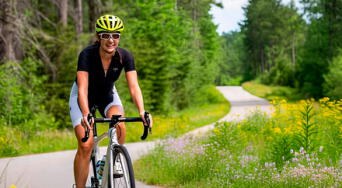 Andar en bicicleta es hasta 4 veces más eficiente que caminar, según estudios