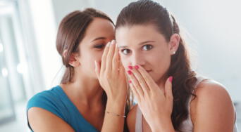 ¡No confíes! Los 6 secretos que nunca deberías contar, advierte una psicóloga