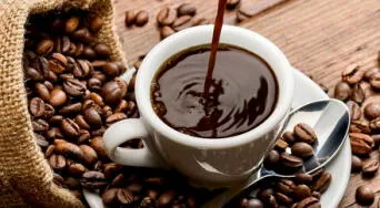 Descubre cómo beber café sin azúcar todos los días transforma tu piel y mejora tu salud
