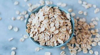Por qué deberías incluir avena en tu dieta diaria y cómo prepararla con recetas fáciles, según nutricionista