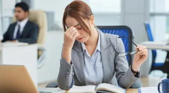 Fatiga mental: qué es, por qué aparece, síntomas frecuentes y cómo superarla según especialistas
