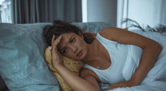 Dormir menos de 7 horas tiene efectos graves: pérdida de memoria y niebla mental, advierte especialista y comparte recomendaciones