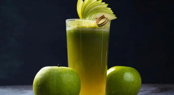 Cómo preparar un jugo de manzana con proteína para aumentar masa muscular y mejorar la fuerza, según expertos