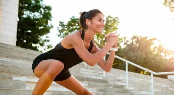 5 ejercicios clave de calentamiento para prevenir lesiones al correr