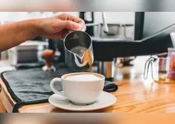 ¡Alerta sanitaria! Autoridades ordenan suspender conocida marca de café por alto riesgo de perforación intestinal
