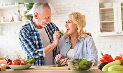 Evita estos 5 alimentos si ya pasaste los 65 años, según expertos