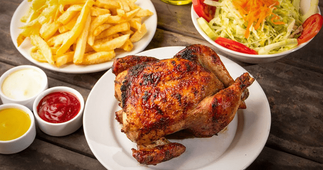 Los especialistas en salud recomiendan disfrutar del pollo a la brasa con moderación. Los especialistas en salud recomiendan disfrutar del pollo a la brasa con moderación.
