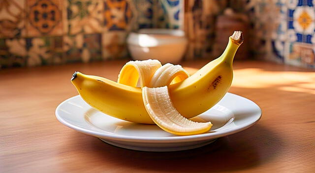 A medida que la banana madura y adquiere un color amarillo, su contenido de almidón resistente disminuye y aumenta el de azúcares simples. A medida que la banana madura y adquiere un color amarillo, su contenido de almidón resistente disminuye y aumenta el de azúcares simples.