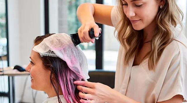 Lo ideal es teñirse con el pelo limpio del día anterior, ya que esto ayuda a que el color se fije de forma más uniforme y el resultado sea más duradero. Lo ideal es teñirse con el pelo limpio del día anterior, ya que esto ayuda a que el color se fije de forma más uniforme y el resultado sea más duradero.