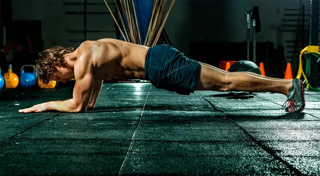 Para quienes están empezando, es mejor centrarse en realizar planchas cortas pero efectivas. Para quienes están empezando, es mejor centrarse en realizar planchas cortas pero efectivas.