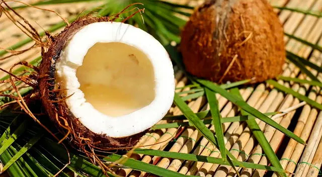 El coco puede incorporarse en la dieta de varias maneras. El coco puede incorporarse en la dieta de varias maneras.