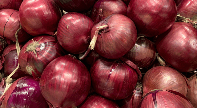 La cebolla contiene antioxidantes y compuestos que estimulan la función hepática. La cebolla contiene antioxidantes y compuestos que estimulan la función hepática.