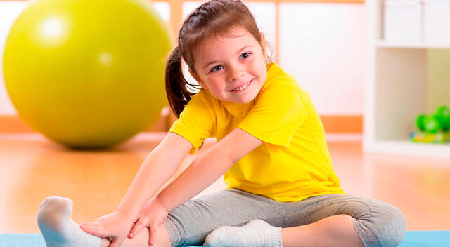 El ejercicio aeróbico, como correr, nadar, andar en bicicleta o jugar en equipo al aire libre, suele ser el más recomendado para niños con TDAH. 