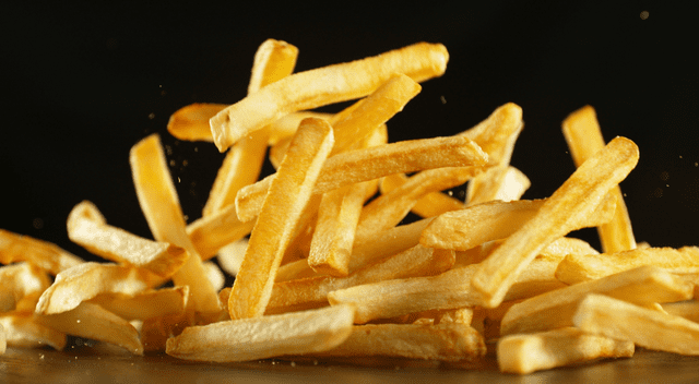 Las papas fritas, un clásico de la comida rápida, son uno de los alimentos más perjudiciales para el peso y la salud. Las papas fritas, un clásico de la comida rápida, son uno de los alimentos más perjudiciales para el peso y la salud.