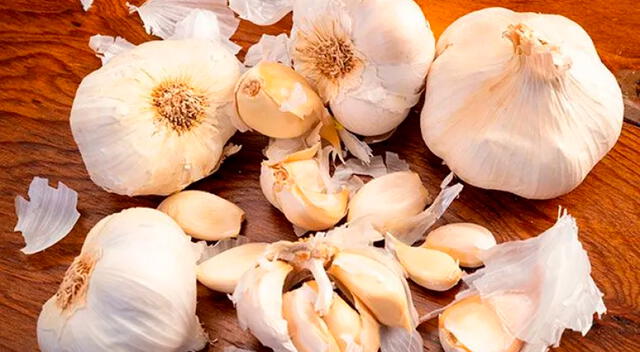Reutilizar cáscaras de ajo es una forma simple y ecológica de cuidar tu jardín sin químicos. Reutilizar cáscaras de ajo es una forma simple y ecológica de cuidar tu jardín sin químicos.