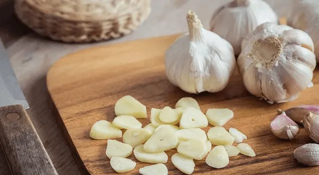 Consumir ajo crudo en ayunas potencia sus efectos antioxidantes, digestivos y cardiovasculares. Consumir ajo crudo en ayunas potencia sus efectos antioxidantes, digestivos y cardiovasculares.