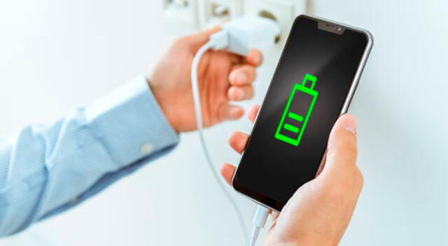 En cuanto al proceso inverso, Huawei recomienda conectar primero el cargador a la corriente eléctrica y luego el celular. En cuanto al proceso inverso, Huawei recomienda conectar primero el cargador a la corriente eléctrica y luego el celular.