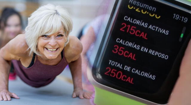 El Apple Watch permite monitorear tus entrenamientos y seguir tu progreso de forma precisa, ideal para mayores de 50 que buscan mejorar su salud. El Apple Watch permite monitorear tus entrenamientos y seguir tu progreso de forma precisa, ideal para mayores de 50 que buscan mejorar su salud.