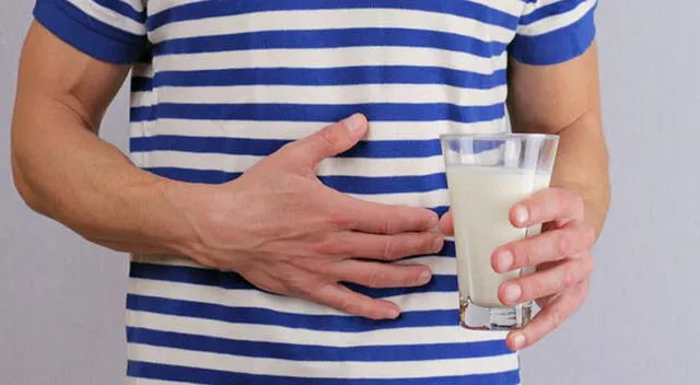 La intolerancia a la lactosa ocurre porque el cuerpo reduce progresivamente la producción de lactasa, la enzima necesaria para descomponer la lactosa en el intestino. La intolerancia a la lactosa ocurre porque el cuerpo reduce progresivamente la producción de lactasa, la enzima necesaria para descomponer la lactosa en el intestino.