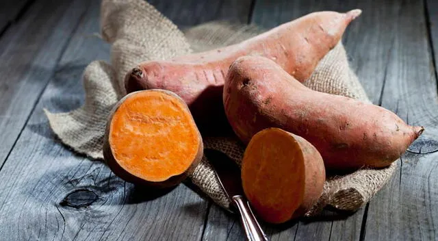La batata aporta fibra, antioxidantes y vitamina A, componentes que contribuyen a mejorar la salud general. La batata aporta fibra, antioxidantes y vitamina A, componentes que contribuyen a mejorar la salud general.