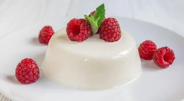 Los postres ricos en proteína como esta gelatina casera son aliados ideales para complementar una dieta equilibrada. Los postres ricos en proteína como esta gelatina casera son aliados ideales para complementar una dieta equilibrada.