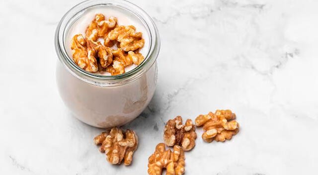 Lo ideal es consumir alrededor de 30 gramos de nueces por día, es decir, un puñado o unas siete unidades. Lo ideal es consumir alrededor de 30 gramos de nueces por día, es decir, un puñado o unas siete unidades.