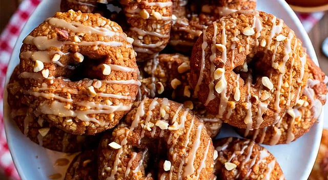 Hechas al horno y con ingredientes naturales como avena y plátano, estas donas sin harina ni azúcar son perfectas para acompañar un café o mate por la tarde. Hechas al horno y con ingredientes naturales como avena y plátano, estas donas sin harina ni azúcar son perfectas para acompañar un café o mate por la tarde.