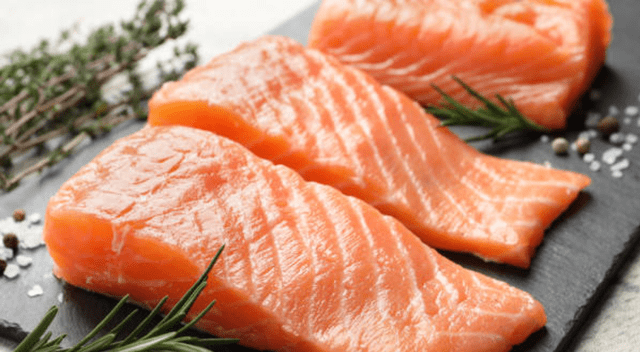 Es fundamental aprender a distinguir entre el salmón salvaje y el de cultivo. Es fundamental aprender a distinguir entre el salmón salvaje y el de cultivo.