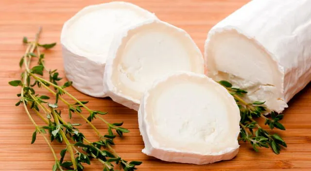 Los expertos recomiendan optar por quesos naturales como la mozzarella, el feta, el queso de cabra o el queso curado. Los expertos recomiendan optar por quesos naturales como la mozzarella, el feta, el queso de cabra o el queso curado.
