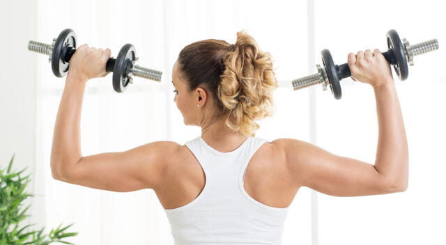 El entrenamiento de fuerza ayuda a mantener la masa muscular y acelerar el metabolismo con el paso de los años. El entrenamiento de fuerza ayuda a mantener la masa muscular y acelerar el metabolismo con el paso de los años.
