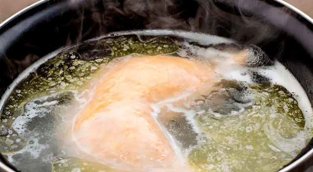Agregar vinagre de manzana en la preparación del pollo ayuda a regular la glucosa y mejora la absorción de nutrientes esenciales. Agregar vinagre de manzana en la preparación del pollo ayuda a regular la glucosa y mejora la absorción de nutrientes esenciales.