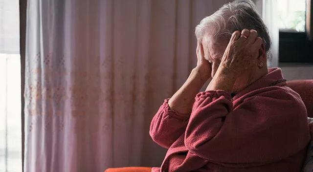 La soledad en adultos mayores puede convertirse en un factor crítico que deteriora su bienestar mental. La soledad en adultos mayores puede convertirse en un factor crítico que deteriora su bienestar mental.