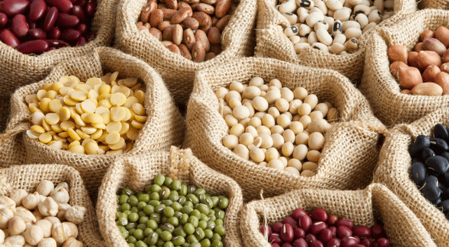 Los expertos recomiendan incorporar alimentos como el yogur, los pistachos, legumbres y el salmón en la alimentación semanal para mejorar la salud cardiovascular. Los expertos recomiendan incorporar alimentos como el yogur, los pistachos, legumbres y el salmón en la alimentación semanal para mejorar la salud cardiovascular.