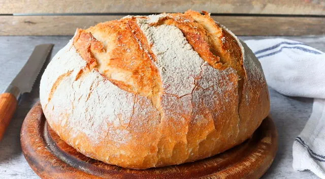 El pan de masa madre, elaborado con fermentación lenta, ofrece una textura densa, sabor profundo y beneficios digestivos gracias a sus bacterias naturales.