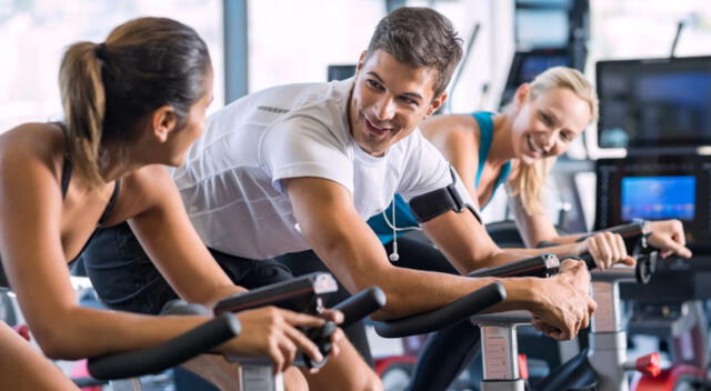Entrenar en grupo mejora la motivación y ayuda a mantener la constancia en la rutina física.