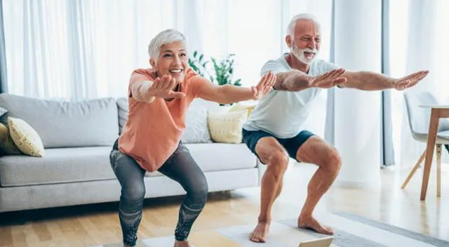 Realizar ejercicios con peso moderado ayuda a conservar fuerza, equilibrio y autonomía con el paso del tiempo. Realizar ejercicios con peso moderado ayuda a conservar fuerza, equilibrio y autonomía con el paso del tiempo.