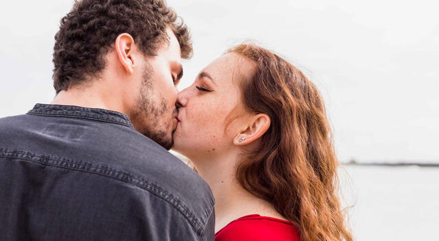 Las parejas que se besan con frecuencia suelen tener vínculos más sólidos.